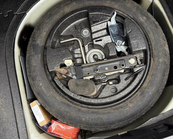 Сірий БМВ 5 Серія, об'ємом двигуна 3 л та пробігом 330 тис. км за 9400 $, фото 28 на Automoto.ua