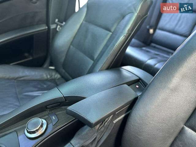 Серый БМВ 5 Серия, объемом двигателя 3 л и пробегом 297 тыс. км за 11000 $, фото 30 на Automoto.ua