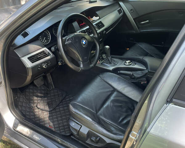 Серый БМВ 5 Серия, объемом двигателя 2.5 л и пробегом 372 тыс. км за 8300 $, фото 7 на Automoto.ua
