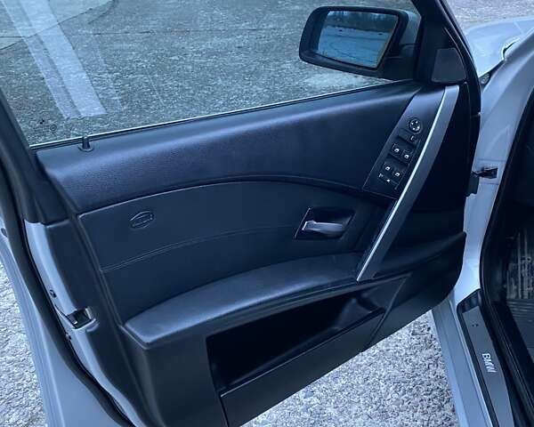 Серый БМВ 5 Серия, объемом двигателя 2.5 л и пробегом 299 тыс. км за 8700 $, фото 7 на Automoto.ua