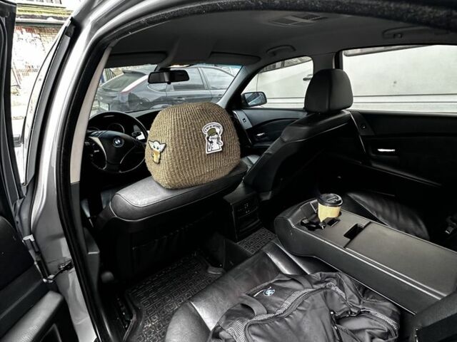 Серый БМВ 5 Серия, объемом двигателя 4.4 л и пробегом 318 тыс. км за 9999 $, фото 14 на Automoto.ua