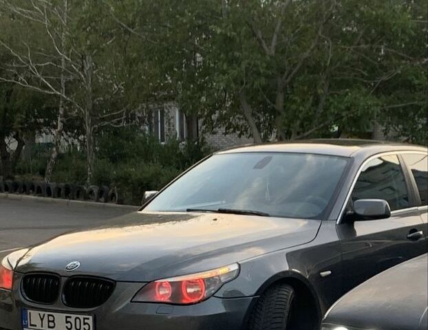 Серый БМВ 5 Серия, объемом двигателя 2.5 л и пробегом 380 тыс. км за 4700 $, фото 3 на Automoto.ua