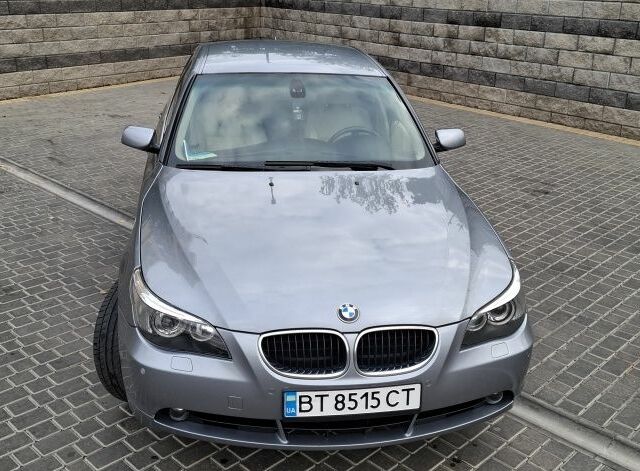Серый БМВ 5 Серия, объемом двигателя 3 л и пробегом 319 тыс. км за 8500 $, фото 1 на Automoto.ua