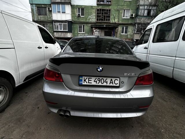 Серый БМВ 5 Серия, объемом двигателя 4.4 л и пробегом 318 тыс. км за 9999 $, фото 2 на Automoto.ua