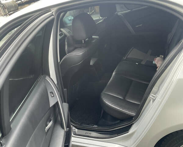 Серый БМВ 5 Серия, объемом двигателя 2.5 л и пробегом 234 тыс. км за 10000 $, фото 6 на Automoto.ua