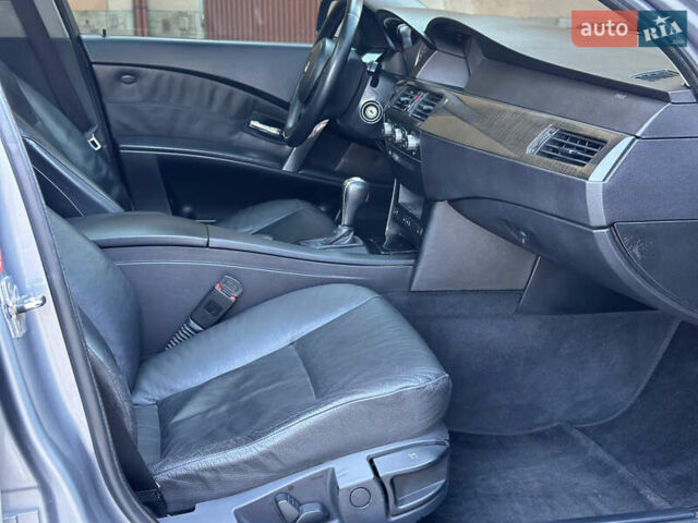 Серый БМВ 5 Серия, объемом двигателя 3 л и пробегом 297 тыс. км за 11000 $, фото 16 на Automoto.ua