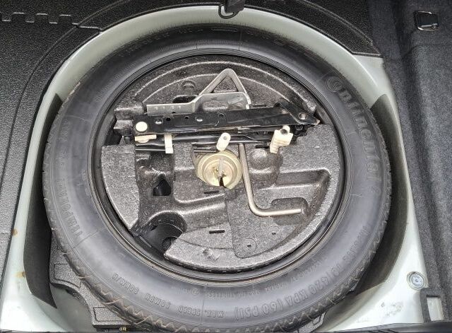 Серый БМВ 5 Серия, объемом двигателя 3 л и пробегом 319 тыс. км за 8500 $, фото 5 на Automoto.ua