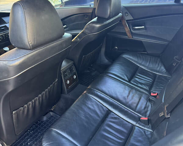 БМВ 5 Серия 2004 в Киеве на Automoto.ua Серый БМВ 5 Серия, объемом двигателя 2.17 л и пробегом 300 тыс. км за 5400 $, фото 5 на Automoto.ua