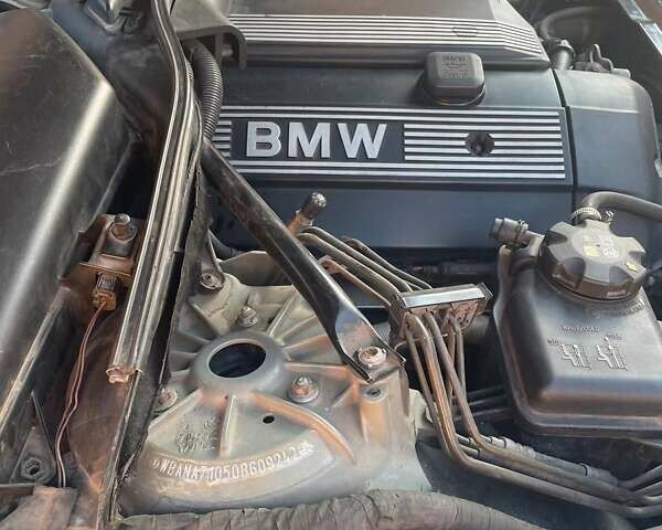 Серый БМВ 5 Серия, объемом двигателя 3 л и пробегом 330 тыс. км за 7000 $, фото 12 на Automoto.ua