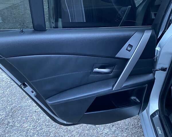 Серый БМВ 5 Серия, объемом двигателя 2.5 л и пробегом 299 тыс. км за 8700 $, фото 9 на Automoto.ua