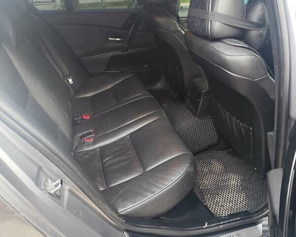 Серый БМВ 5 Серия, объемом двигателя 3 л и пробегом 387 тыс. км за 6400 $, фото 6 на Automoto.ua