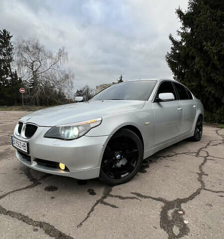 Серый БМВ 5 Серия, объемом двигателя 2.99 л и пробегом 300 тыс. км за 9000 $, фото 1 на Automoto.ua