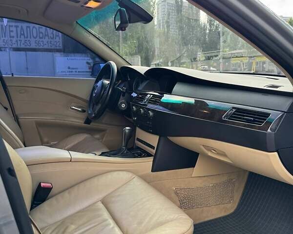 Серый БМВ 5 Серия, объемом двигателя 2.98 л и пробегом 236 тыс. км за 9000 $, фото 8 на Automoto.ua