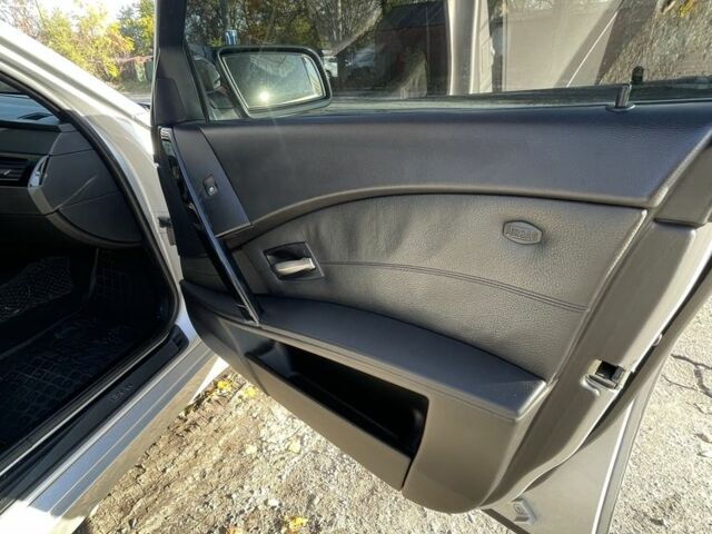 БМВ 5 Серия 2004 в Запорожье на Automoto.ua Серый БМВ 5 Серия, объемом двигателя 0 л и пробегом 355 тыс. км за 9600 $, фото 10 на Automoto.ua