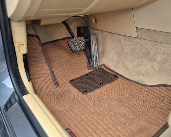 Серый БМВ 5 Серия, объемом двигателя 2.5 л и пробегом 251 тыс. км за 8500 $, фото 16 на Automoto.ua