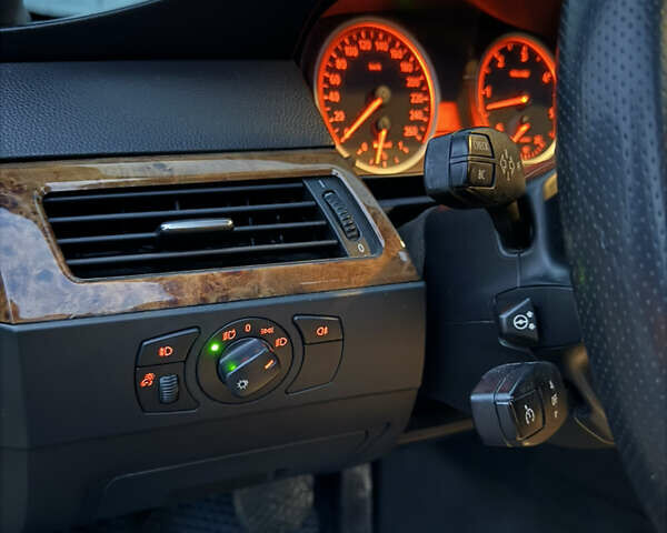 Серый БМВ 5 Серия, объемом двигателя 3 л и пробегом 498 тыс. км за 9999 $, фото 12 на Automoto.ua