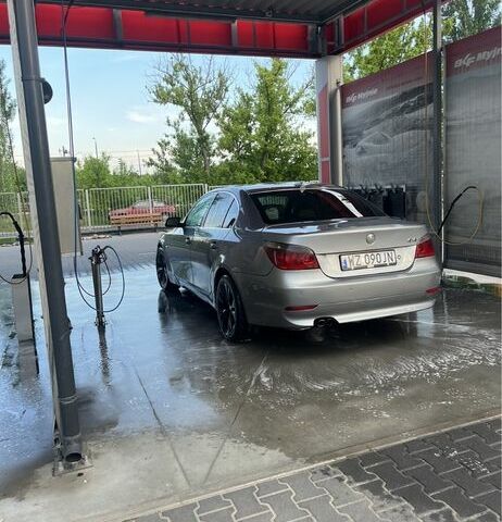 Серый БМВ 5 Серия, объемом двигателя 3 л и пробегом 350 тыс. км за 4900 $, фото 1 на Automoto.ua