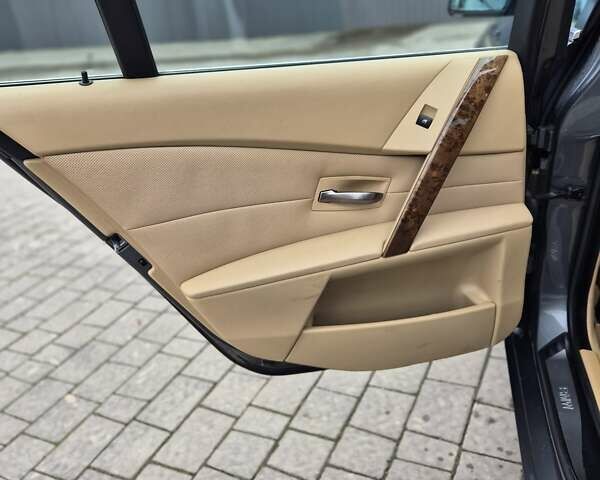 Серый БМВ 5 Серия, объемом двигателя 2.5 л и пробегом 251 тыс. км за 8500 $, фото 7 на Automoto.ua