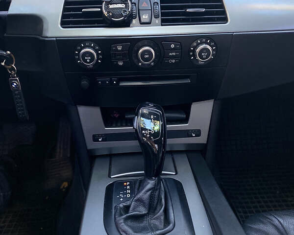 Серый БМВ 5 Серия, объемом двигателя 2.5 л и пробегом 275 тыс. км за 10000 $, фото 4 на Automoto.ua