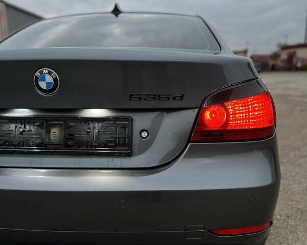 Серый БМВ 5 Серия, объемом двигателя 3 л и пробегом 498 тыс. км за 9999 $, фото 7 на Automoto.ua