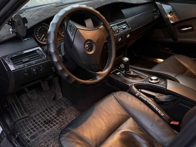 Серый БМВ 5 Серия, объемом двигателя 2.5 л и пробегом 358 тыс. км за 6000 $, фото 5 на Automoto.ua