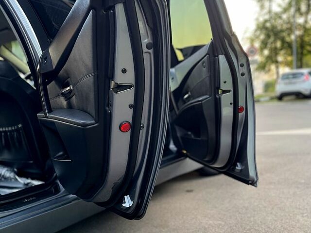 Серый БМВ 5 Серия, объемом двигателя 2.5 л и пробегом 357 тыс. км за 7700 $, фото 7 на Automoto.ua