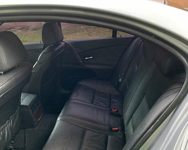 Серый БМВ 5 Серия, объемом двигателя 2.99 л и пробегом 368 тыс. км за 9450 $, фото 7 на Automoto.ua