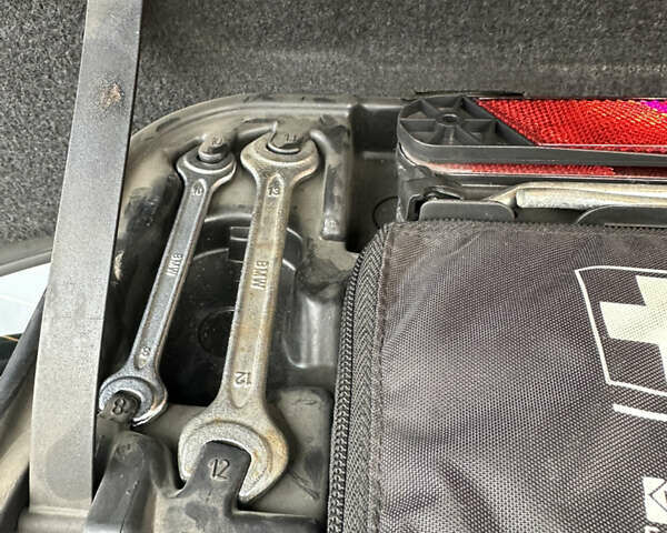 Сірий БМВ 5 Серія, об'ємом двигуна 2.5 л та пробігом 360 тис. км за 7900 $, фото 9 на Automoto.ua