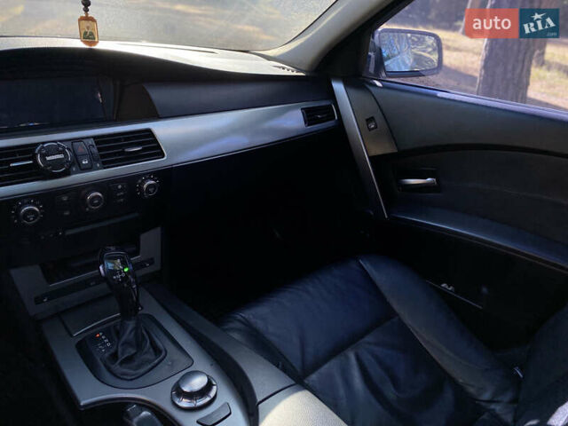 Серый БМВ 5 Серия, объемом двигателя 2.5 л и пробегом 275 тыс. км за 10000 $, фото 5 на Automoto.ua