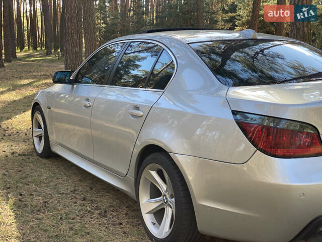 Серый БМВ 5 Серия, объемом двигателя 2.5 л и пробегом 275 тыс. км за 10000 $, фото 1 на Automoto.ua