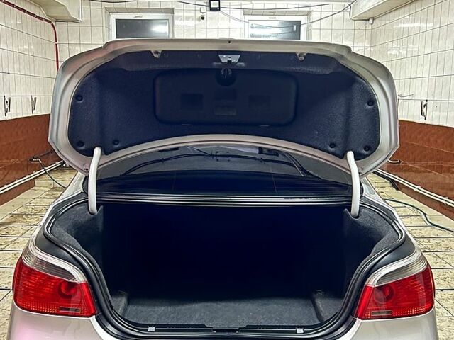 Серый БМВ 5 Серия, объемом двигателя 2.5 л и пробегом 239 тыс. км за 8300 $, фото 10 на Automoto.ua