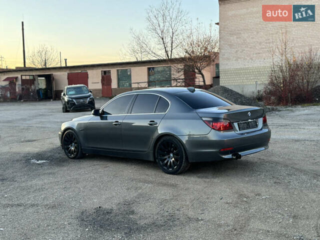 Серый БМВ 5 Серия, объемом двигателя 3 л и пробегом 498 тыс. км за 9999 $, фото 5 на Automoto.ua