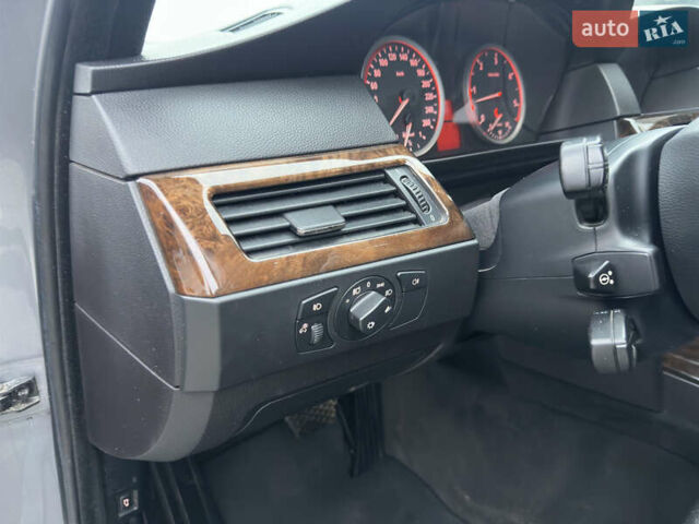 Серый БМВ 5 Серия, объемом двигателя 2.5 л и пробегом 357 тыс. км за 10500 $, фото 36 на Automoto.ua