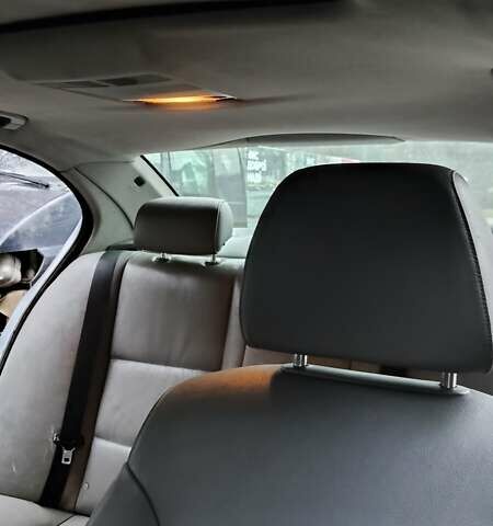 Серый БМВ 5 Серия, объемом двигателя 3 л и пробегом 295 тыс. км за 6500 $, фото 7 на Automoto.ua