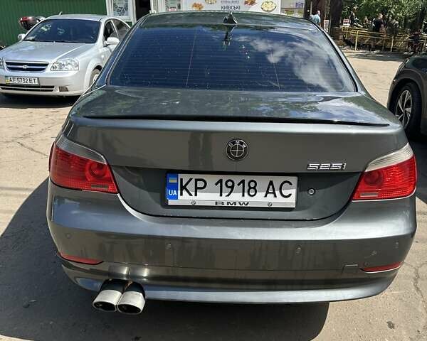 Серый БМВ 5 Серия, объемом двигателя 2.49 л и пробегом 263 тыс. км за 9700 $, фото 2 на Automoto.ua