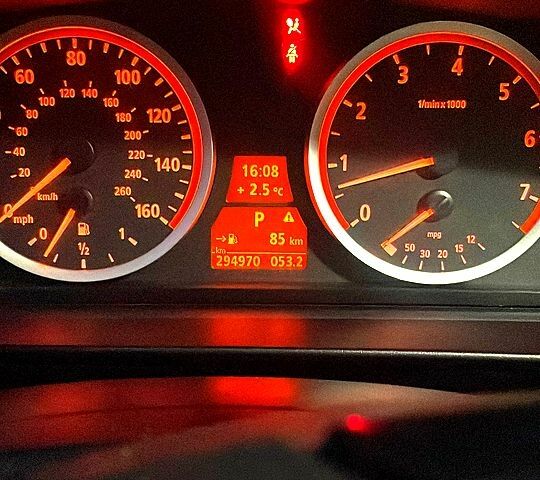 Серый БМВ 5 Серия, объемом двигателя 3 л и пробегом 294 тыс. км за 6500 $, фото 7 на Automoto.ua