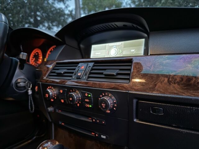 Серый БМВ 5 Серия, объемом двигателя 3 л и пробегом 350 тыс. км за 7600 $, фото 12 на Automoto.ua