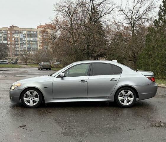 Серый БМВ 5 Серия, объемом двигателя 3 л и пробегом 300 тыс. км за 4500 $, фото 1 на Automoto.ua