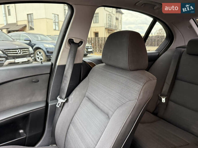 БМВ 5 Серия 2006 в Стрые на Automoto.ua Серый БМВ 5 Серия, объемом двигателя 3 л и пробегом 388 тыс. км за 8200 $, фото 44 на Automoto.ua
