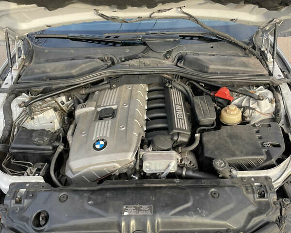 Серый БМВ 5 Серия, объемом двигателя 2.5 л и пробегом 285 тыс. км за 6888 $, фото 22 на Automoto.ua