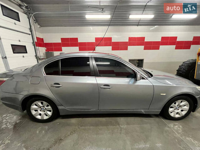 Серый БМВ 5 Серия, объемом двигателя 2.99 л и пробегом 353 тыс. км за 7400 $, фото 10 на Automoto.ua