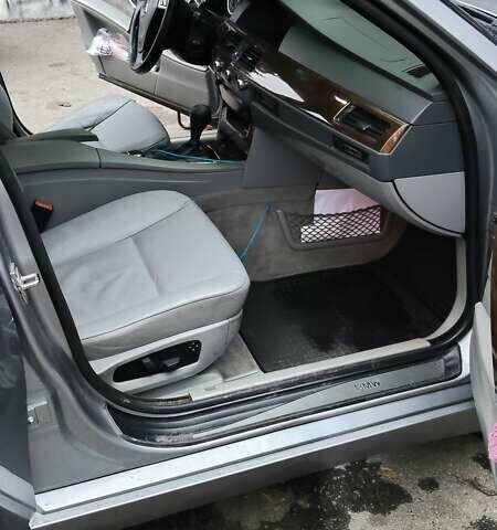 Серый БМВ 5 Серия, объемом двигателя 3 л и пробегом 295 тыс. км за 6500 $, фото 8 на Automoto.ua