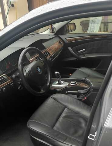 Серый БМВ 5 Серия, объемом двигателя 3 л и пробегом 349 тыс. км за 8900 $, фото 1 на Automoto.ua