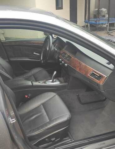 Серый БМВ 5 Серия, объемом двигателя 3 л и пробегом 349 тыс. км за 8900 $, фото 3 на Automoto.ua