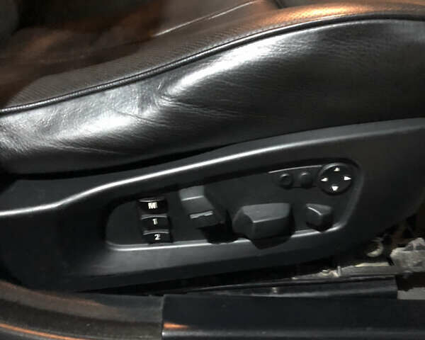 Серый БМВ 5 Серия, объемом двигателя 3 л и пробегом 258 тыс. км за 10000 $, фото 13 на Automoto.ua