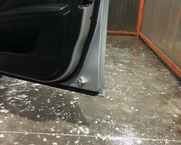 Серый БМВ 5 Серия, объемом двигателя 3 л и пробегом 258 тыс. км за 10000 $, фото 7 на Automoto.ua