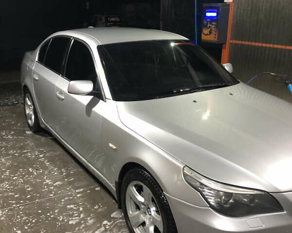 Серый БМВ 5 Серия, объемом двигателя 3 л и пробегом 258 тыс. км за 10000 $, фото 4 на Automoto.ua