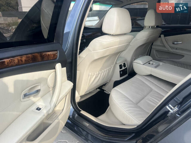 Серый БМВ 5 Серия, объемом двигателя 3 л и пробегом 275 тыс. км за 10200 $, фото 14 на Automoto.ua