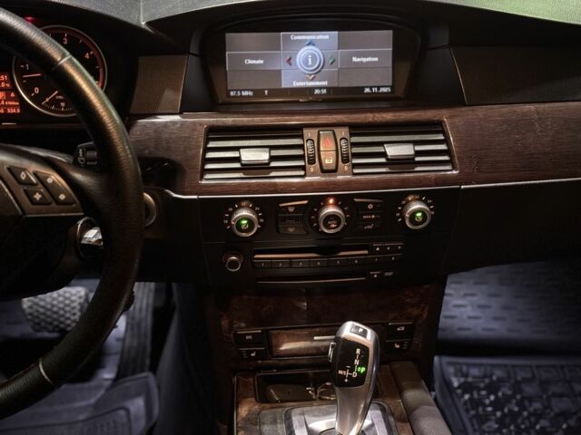 Серый БМВ 5 Серия, объемом двигателя 3 л и пробегом 304 тыс. км за 250 $, фото 6 на Automoto.ua