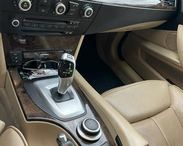 Серый БМВ 5 Серия, объемом двигателя 3 л и пробегом 280 тыс. км за 10200 $, фото 8 на Automoto.ua